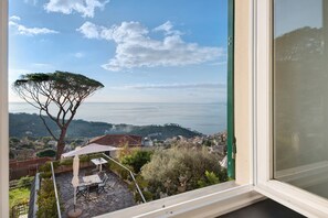 Interior - Cozy Sea View Apartment with Garden & Wi-Fi (Camogli)