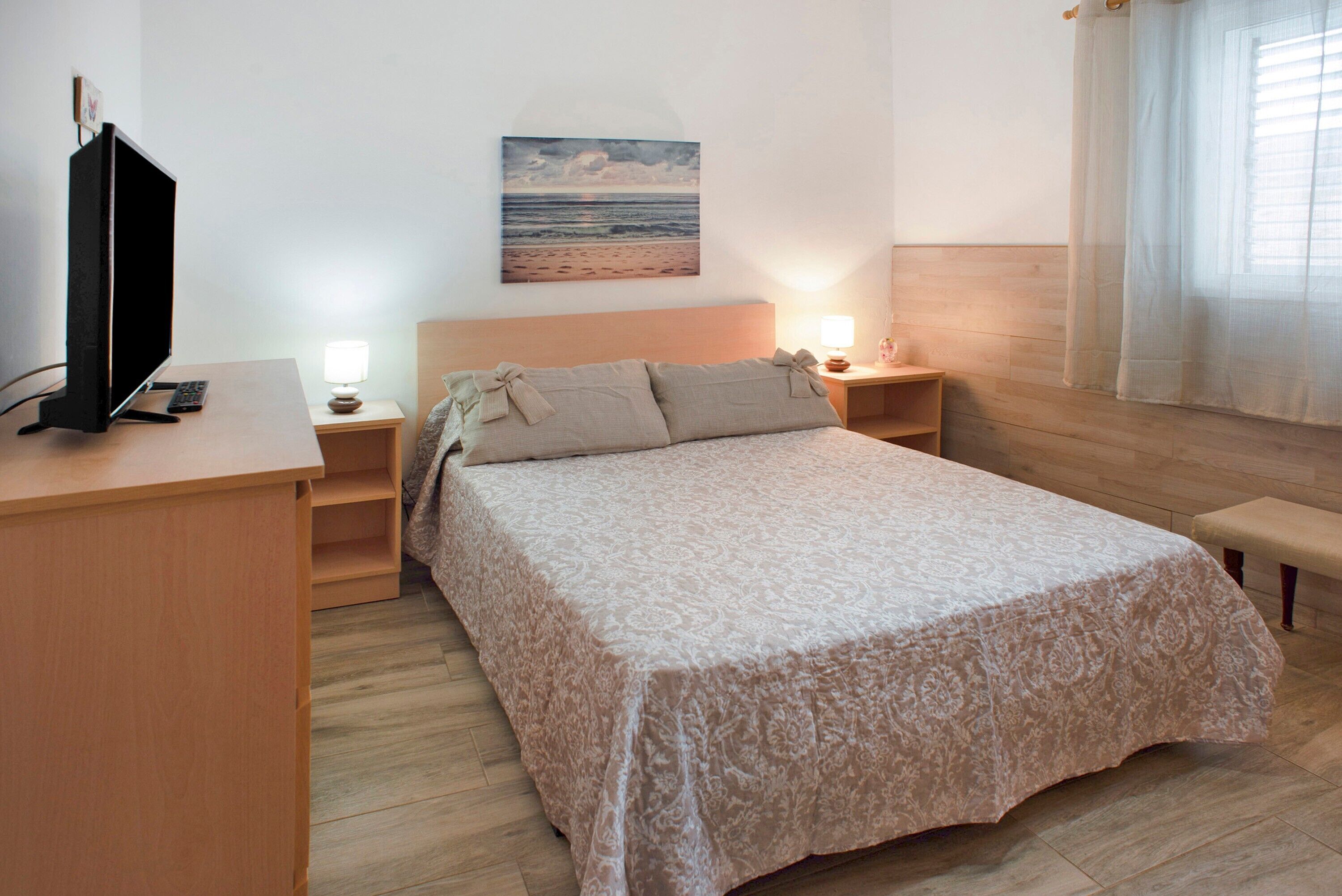 2 slaapkamers, een strijkplank/strijkijzer, gratis wifi, beddengoed