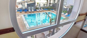 Vakantiehuis "Playa Sardina" dichtbij het strand met uitzicht op de bergen & Wi-Fi