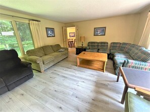 TV - Thunderhead_Lodge_Mainhouse (Butternut)