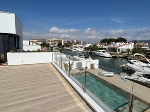 Terrace/patio - Villa with pool and canal views Av-44 (Roses)