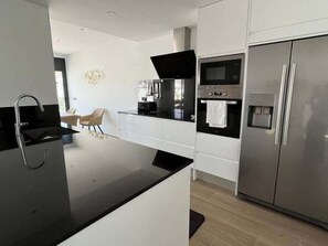 Fridge, microwave, oven, dishwasher - Villa with pool and canal views Av-44 (Roses)