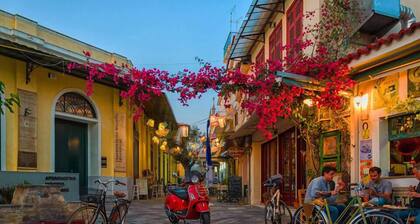 Charming Downtown Retreat with Parking Spot