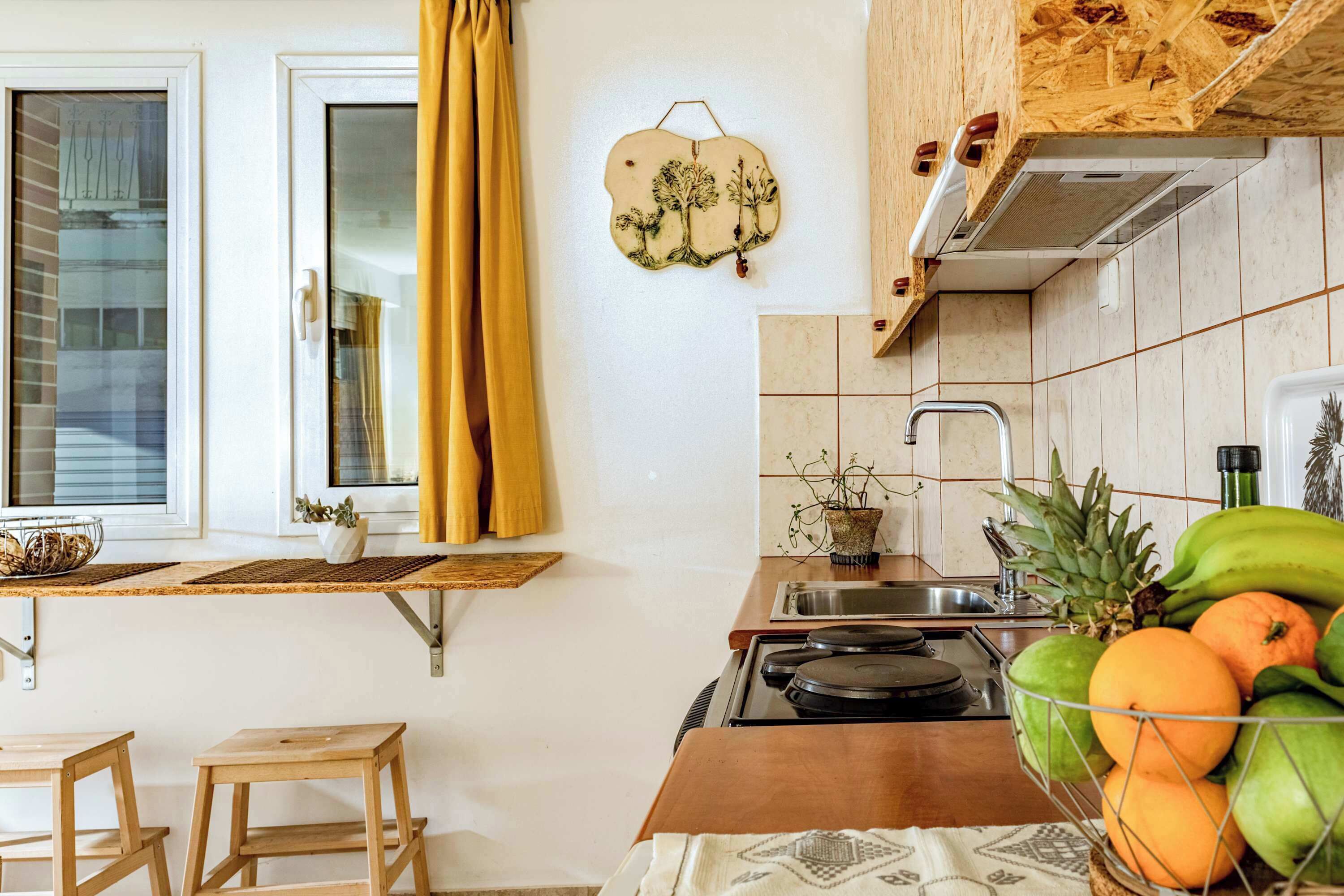 Fridge, oven, coffee/tea maker, toaster