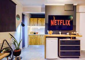 Interior - Lucy In The Sky With Diamonds! (Kalamata)