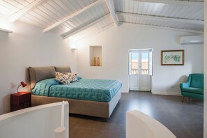 3 عدّة غرف نوم ومكتب ومكواة/لوح كي وسرير سفر