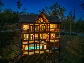 Exterior - Free Attractions! Private Indoor Heated Pool, Hot Tub, Great Views, Games (Gatlinburg)