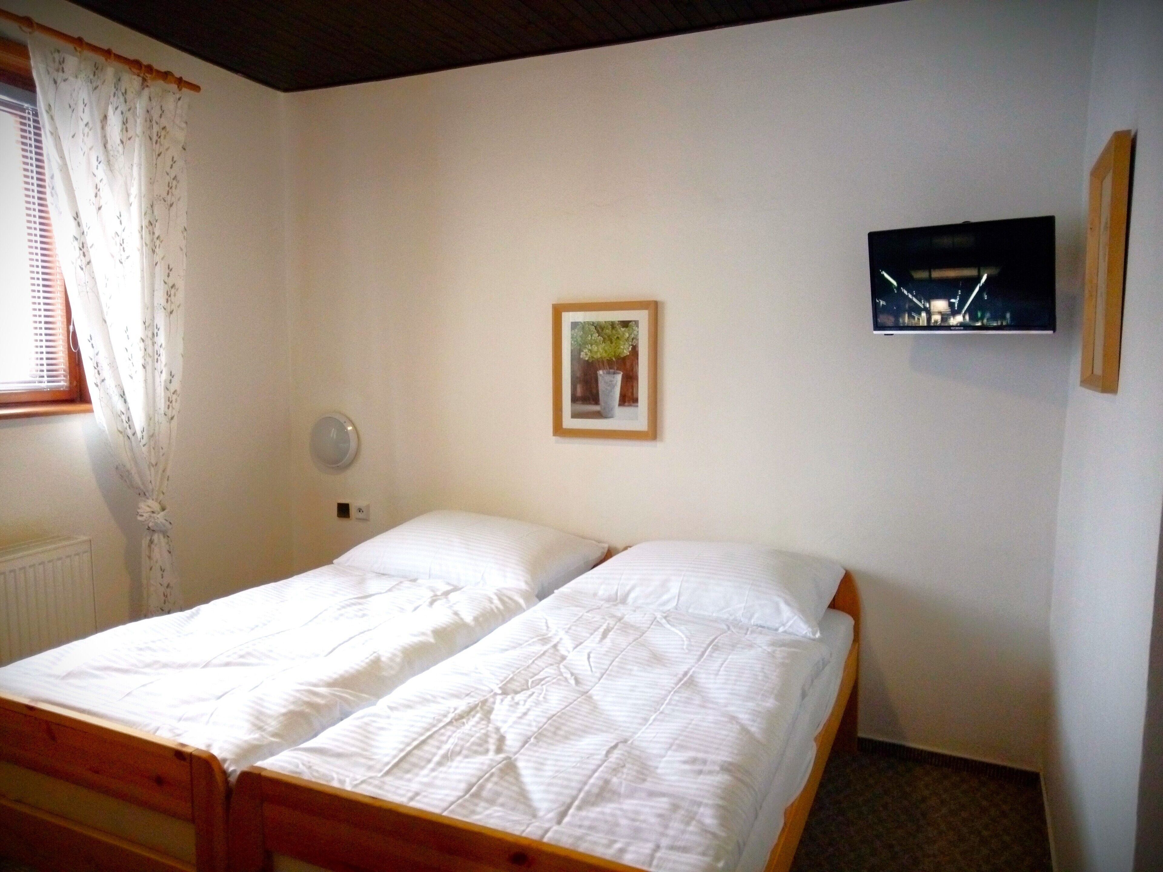 Suite | Tabla de planchar con plancha, wifi gratis y ropa de cama 