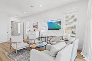 Smart TV, printers - Coastal Cottage-Private Pool-Eastern Lake-Dock with Paddle Board-Beach Access (Santa Rosa Beach)