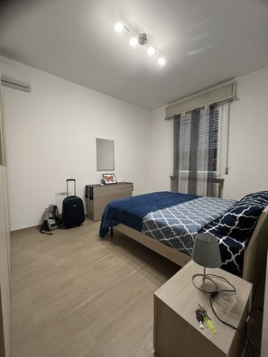 1 bedroom, free WiFi, bed sheets - ~[Elio's House]~ [Central Between Como And Milan ] (Mariano Comense)