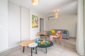 Comfort Apartment | Living area | 108-cm flat-screen TV with digital channels, TV - Kaouanne (Trois-Ilets)