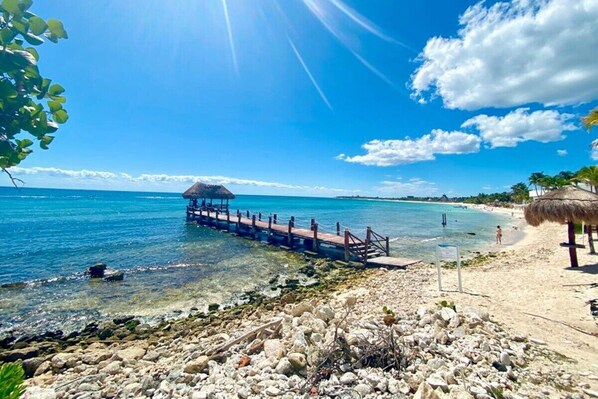 Sun loungers - Private Beach Club, Pools, Golf & Sea Turtles (Akumal)