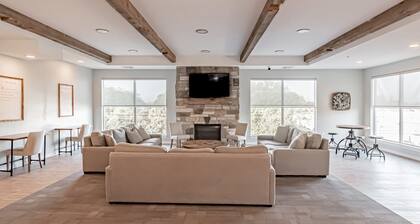 Perfect for Groups Full Kitchen Gym & Free Parking