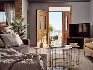 Smart TV, fireplace