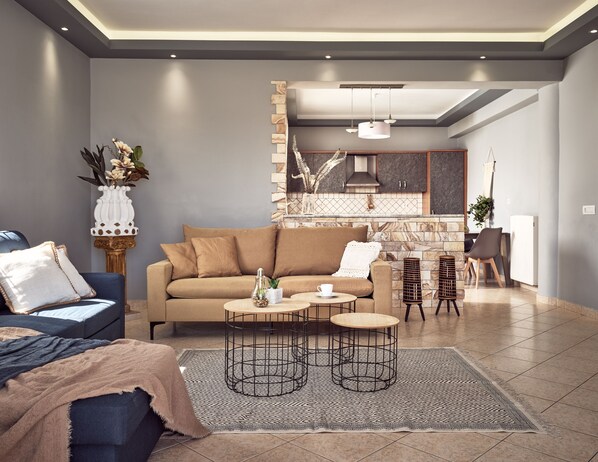 Smart TV, fireplace