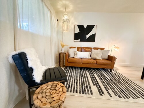 Updated 2-bedroom apartment near Kaiser & 1 mile from HWY 99