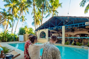 Outdoor pool - Mad Monkey Panglao (Dauis)