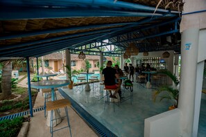 Restaurant - Mad Monkey Panglao (Dauis)