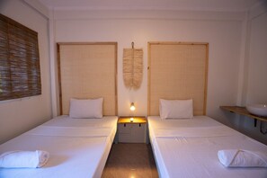 Standard Twin Room | Free WiFi, bed sheets - Mad Monkey Panglao (Dauis)
