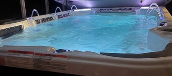 3 bedroom home, pool table, Spa and endless swimming and exercise pool