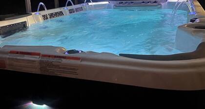 3 bedroom home, pool table, Spa and endless swimming and exercise pool