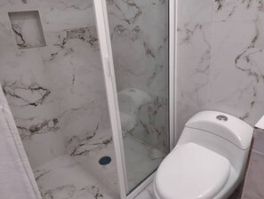 Shower, towels, soap, shampoo - Comfortable apartment in the center of Coatepec (Coatepec)