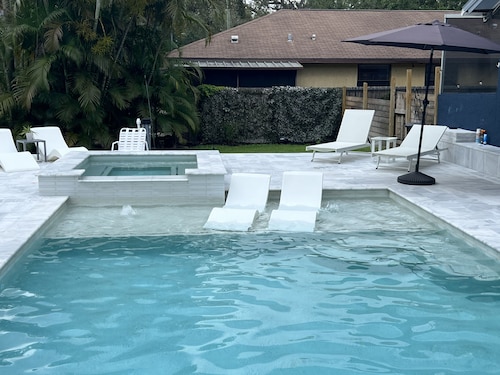 Il Santuario 17 Heated Pool and Spa Close to Beach and Fifth Avenue