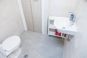 Hair dryer, shampoo - Brand new apt in central Athens (Athens)