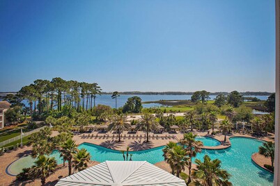 Bay Point Golf Villas by PHG
