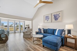 公寓 | 起居區 | 55-吋智慧型電視、數位頻道、電視、Netflix