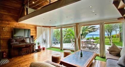 Maison en bois face à la mer - Seaside charm on the Pink Granite Coast