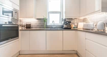 Pass the Keys | Luxurious Flat with Large Private Terrace