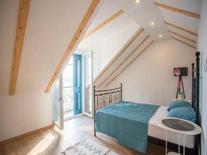 House (Two Bedroom Holiday Home with Swimmin) | 2 bedrooms, cots/infant beds, travel cot - House of Nice Memories (Orebic)
