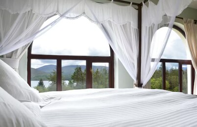 6 Ensuite Bedrooms-sleeps 12-garden-sea & Mtn View
