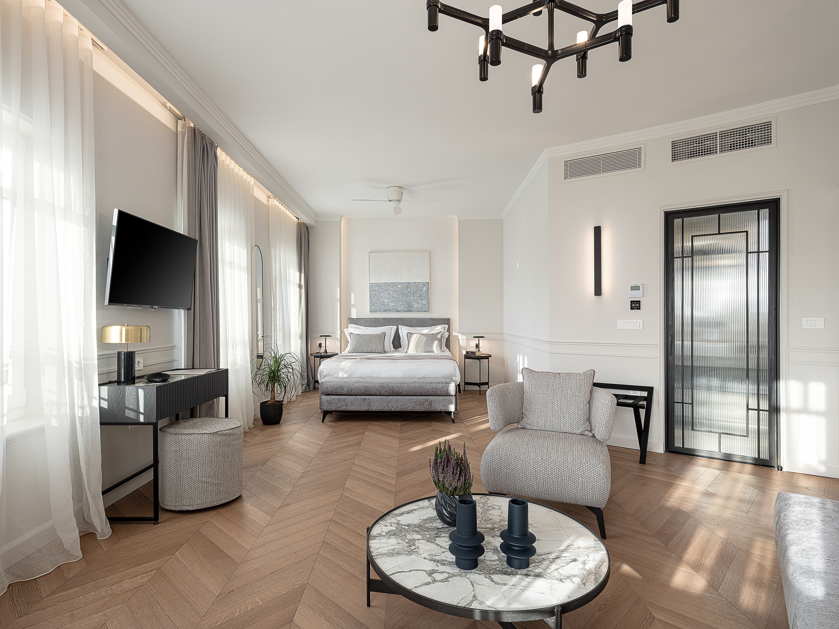 Deluxe Suite, Sea View | 1 bedroom, hypo-allergenic bedding, in-room safe, individually decorated
