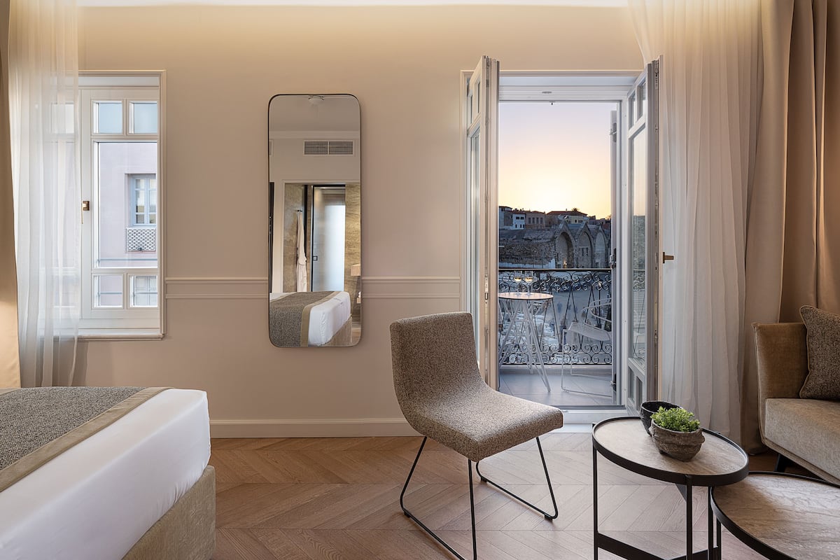 Executive Suite, Sea View | 1 bedroom, hypo-allergenic bedding, in-room safe, individually decorated