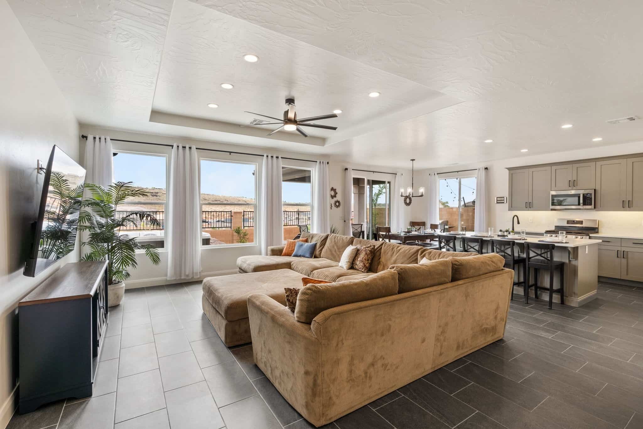 Pool View on the Bend: Sleeps 26, Dog-Friendly, Hot Tubs