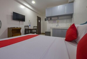 Laptop workspace, iron/ironing board, free WiFi, bed sheets