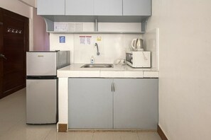 Family Suite | Private kitchen | Full-size fridge, microwave, electric kettle, dining tables