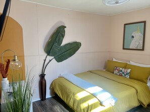 4 chambres, coffre-fort, fer et planche à repasser, lit de bébé portatif