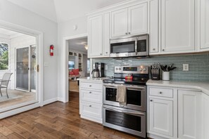 Fridge, microwave, oven, stovetop - > 5 min from beach & state park | Patio | Grill (Virginia Beach)