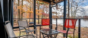 Secluded Lakefront Retreat: Fishing/Kayak/Paddleboard/Pets are Welcome