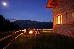 Property grounds - Luxury chalet/seminar vacation home with sauna, in the mountains of the Bregenzerwald (Bezau)