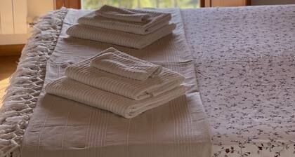 Stunning lake view villa, pool and barbecue