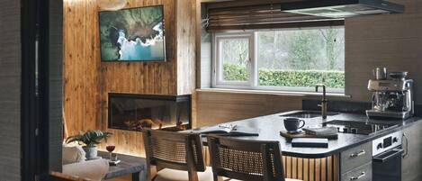 Frigorifero, microonde, forno, piano cottura