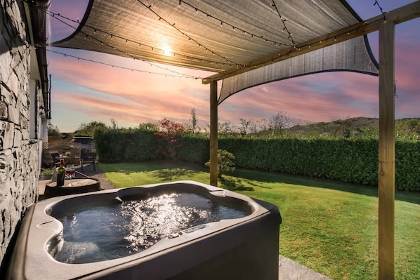 Bañera de hidromasaje al aire libre