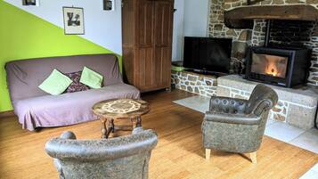 Televisie en een open haard