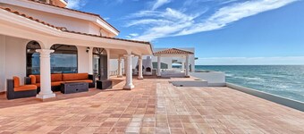 Blue Water Beach House 5BR Beachfront