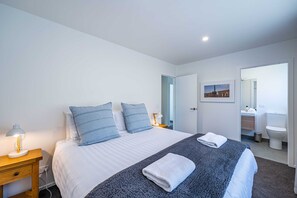 3 bedrooms, WiFi, bed sheets - Mata-Au River Sanctuary (Wanaka)