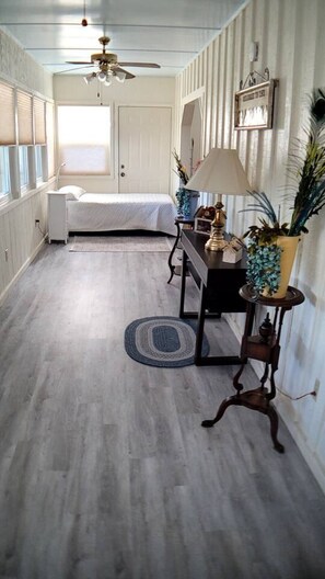 1 dormitori, escriptori, planxa i posts de planxar i wifi gratuïta 